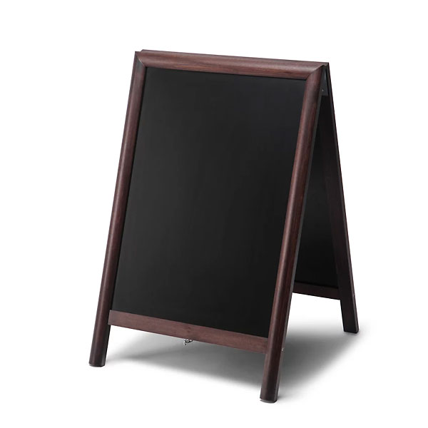 A-Skilt i mørkbejdset træ incl. kridttavle 55x82cm