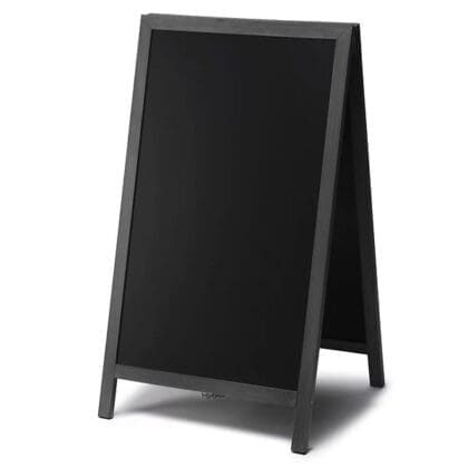 A-Skilt i sortbejdset træ inkl. kridttavle 68x115 cm