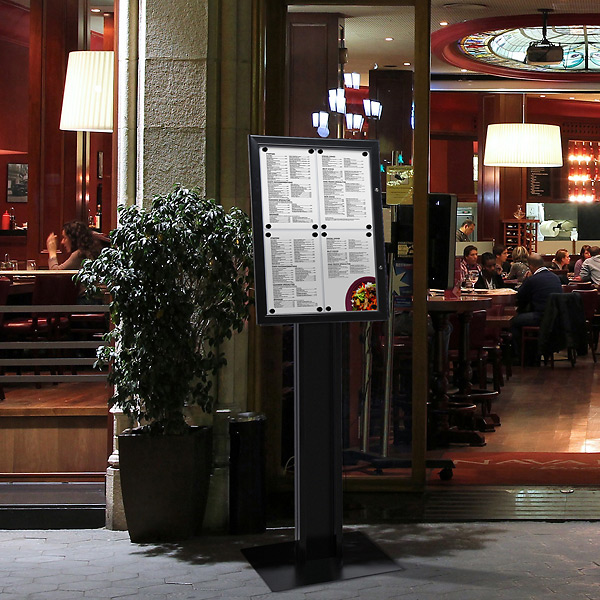 Fritstående menukortholder Navarra udendørs display foran restaurant facade