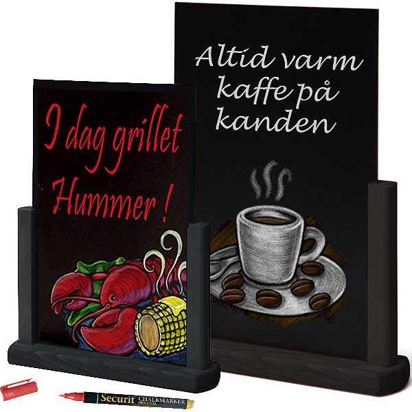 Menutavle i sort design med hummer og kaffe illustreret på tavlen.